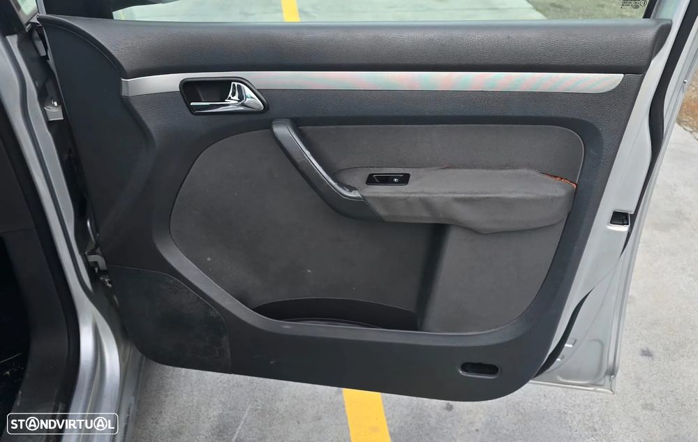 VW Touran 2.0 Gasolina de 2006 - VIATURA PARA PEÇAS - 14