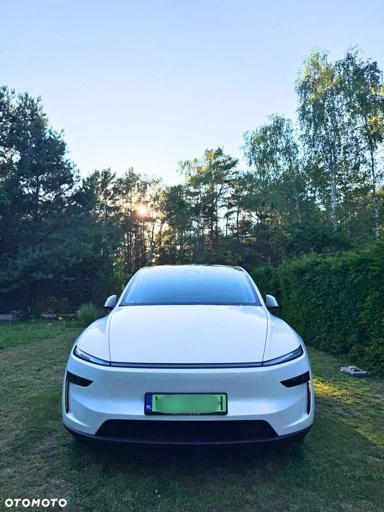 Tesla Model Y Long Range AWD - 3
