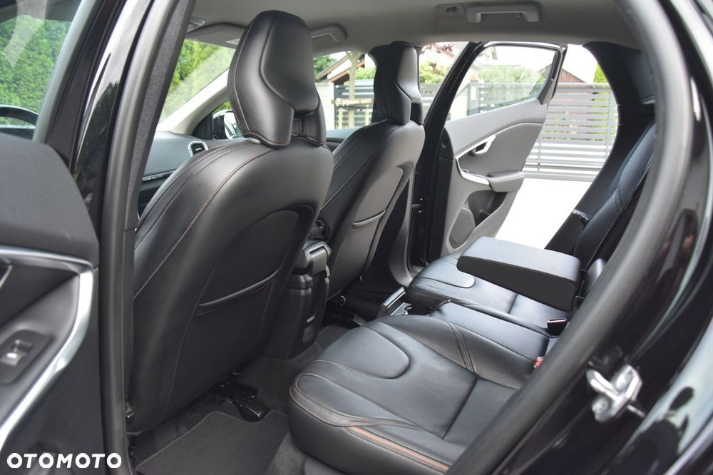 Volvo V40 Cross Country D2 Geartronic Summum - 17