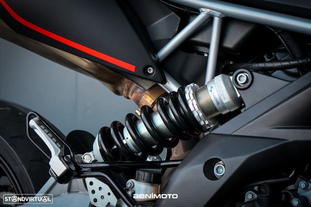 Aprilia Dorsoduro Factory 750 - 16