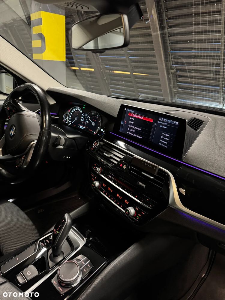 BMW Seria 5 520d Sport Line - 8