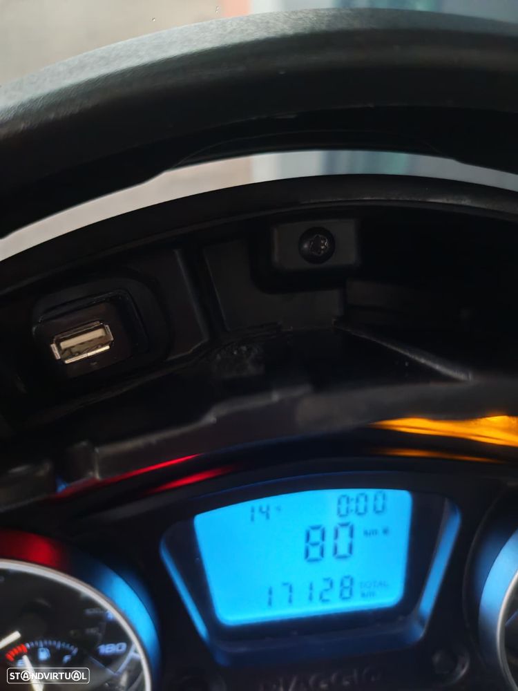 Piaggio MP3 300 S - 8