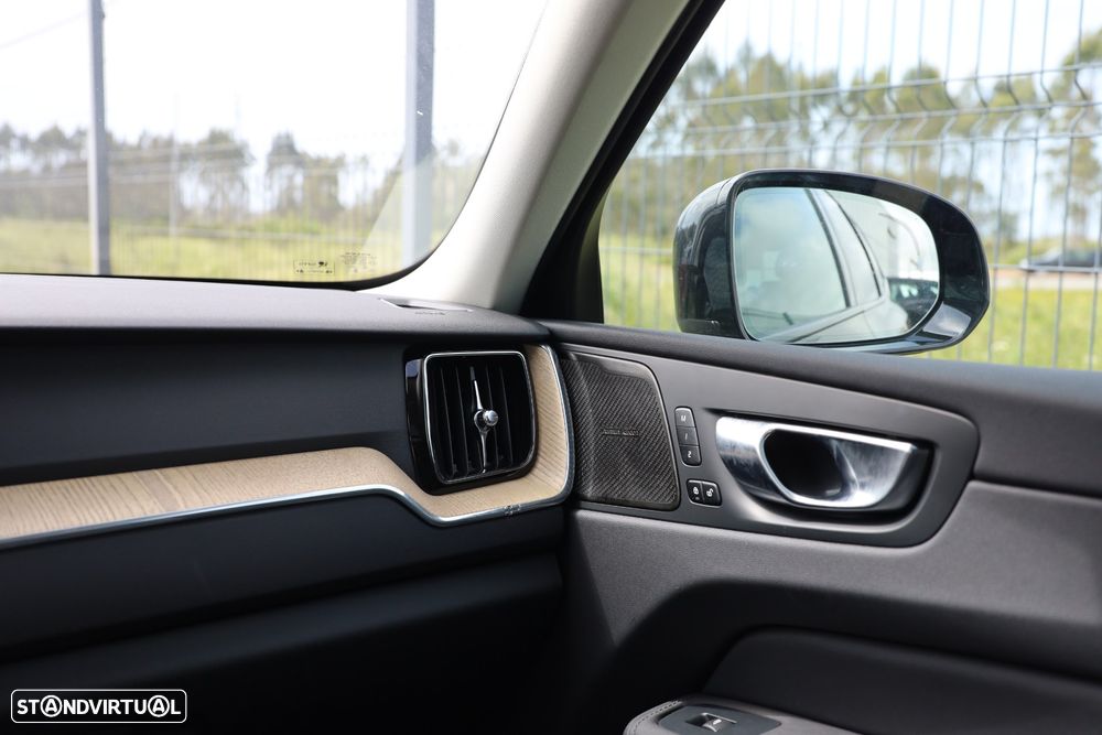 Volvo XC 60 2.0 T6 PHEV Plus Dark AWD - 26