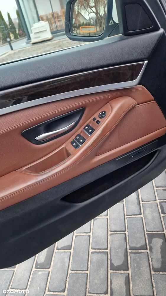 BMW Seria 5 525d xDrive Luxury Line - 17