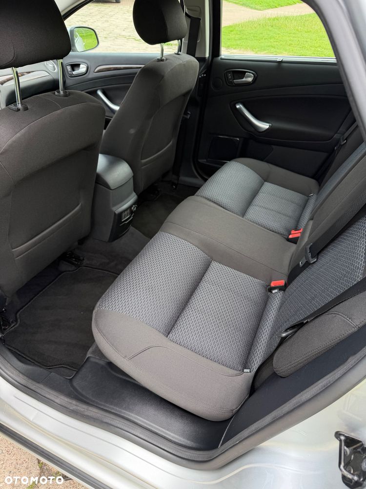 Ford Mondeo 2.5 Ghia - 22