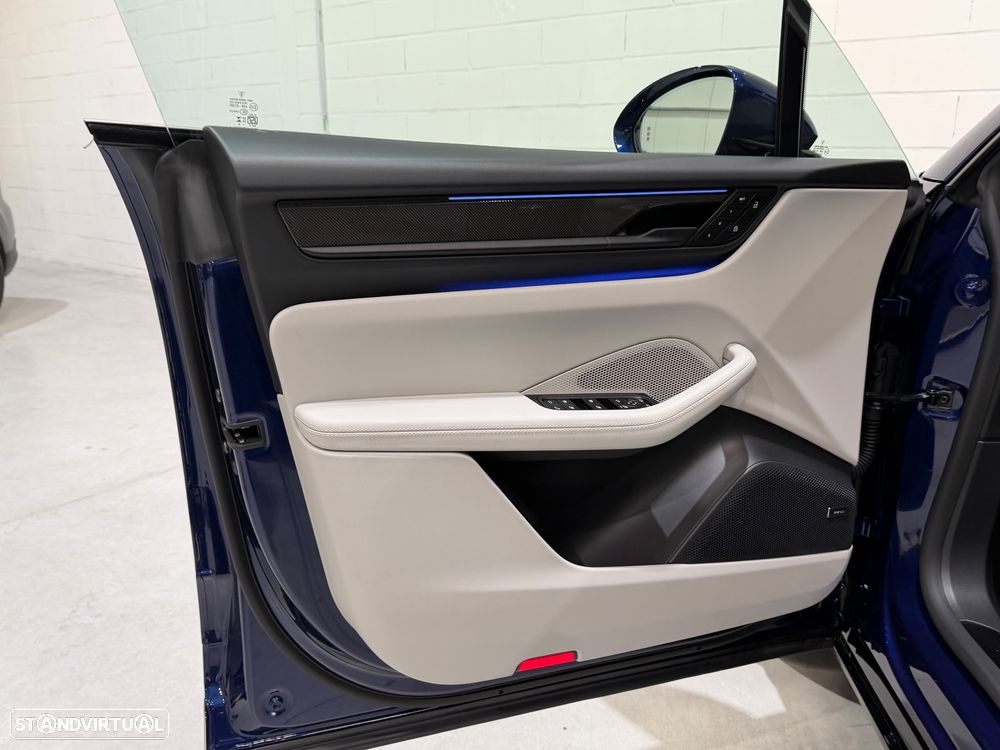 Porsche Macan Electric Turbo - 32