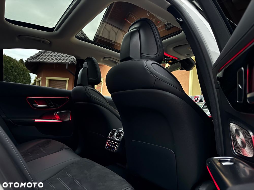 Mercedes-Benz Klasa C 180 mHEV AMG - 34