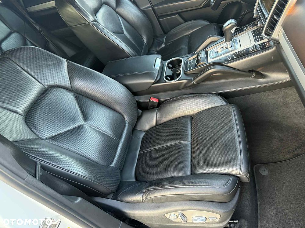 Porsche Cayenne - 12