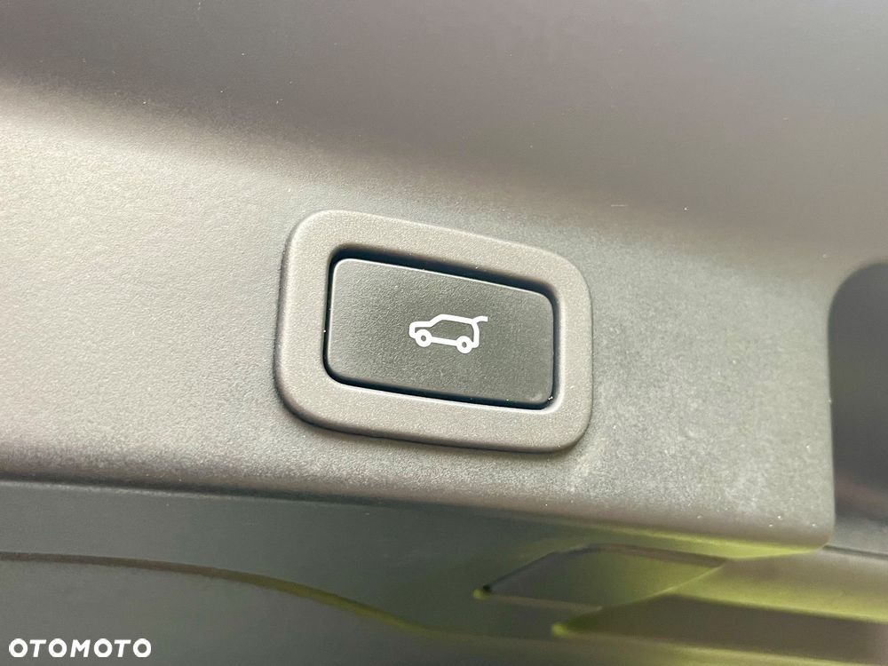 Jaguar F-Pace 25t AWD Portfolio - 34