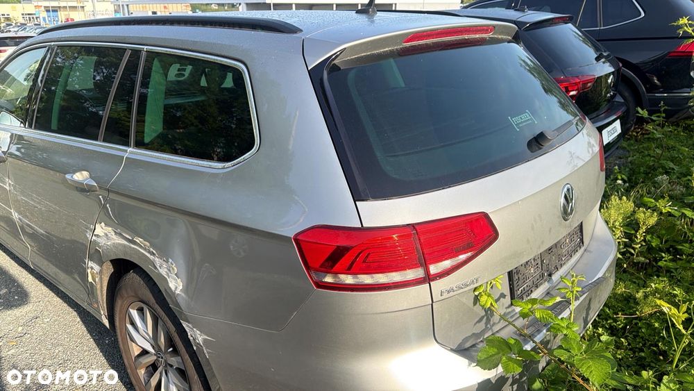Volkswagen Passat 2.0 TDI (BlueMotion Technology) Highline - 9