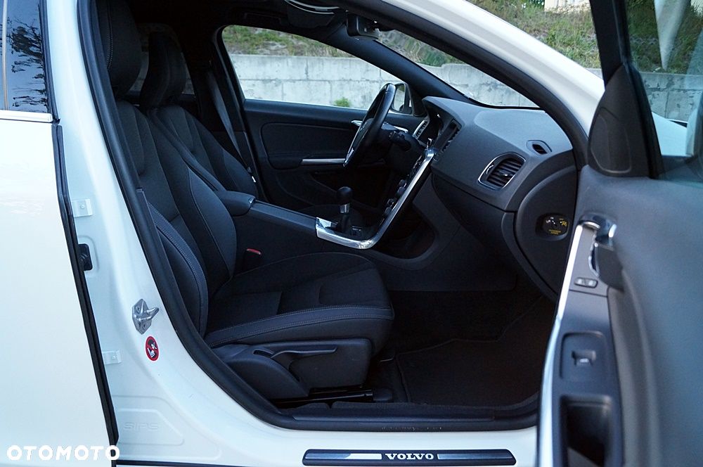 Volvo V60 D4 Edition Pro - 24