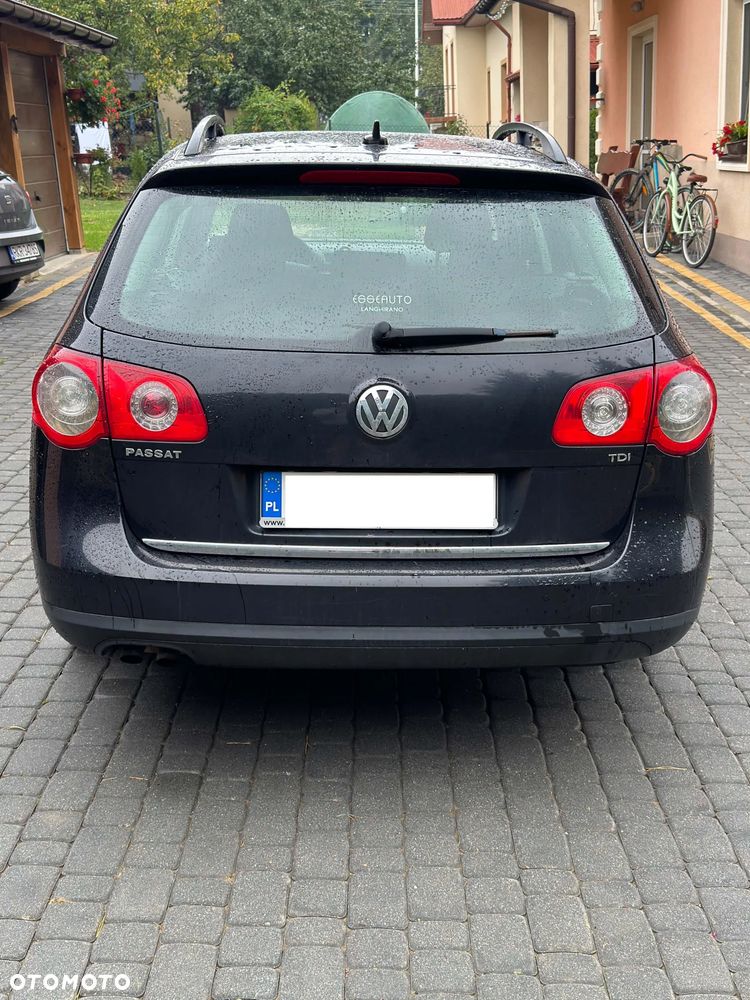 Volkswagen Passat - 4