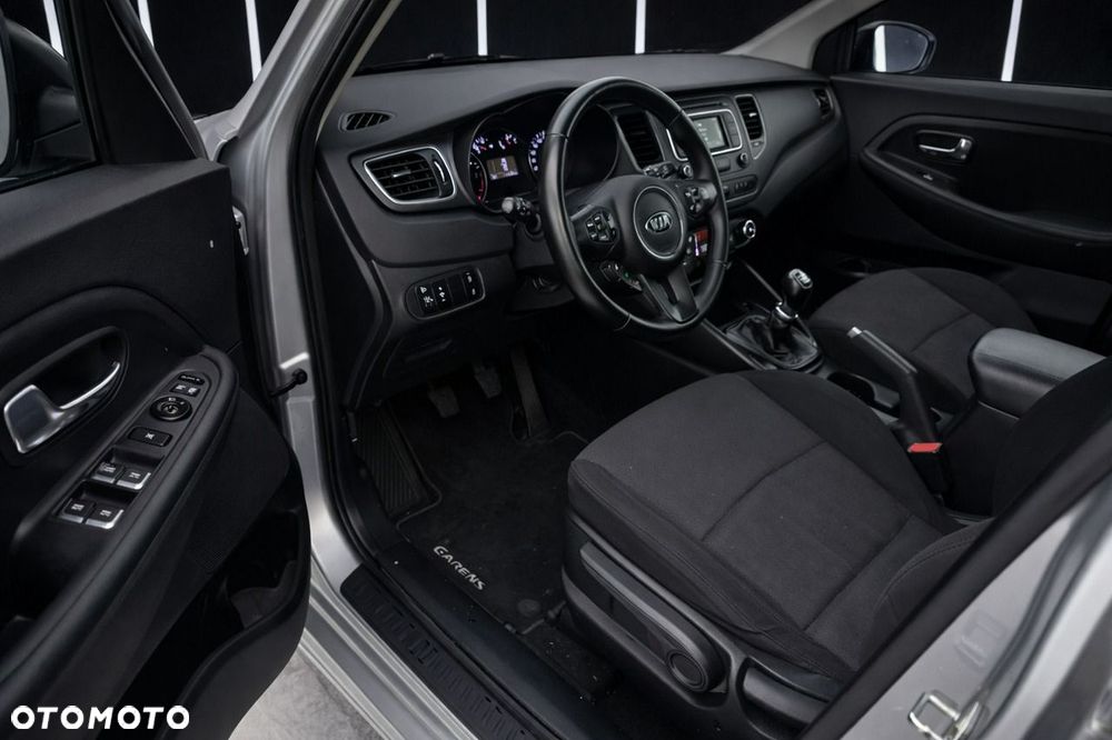 Kia Carens - 11