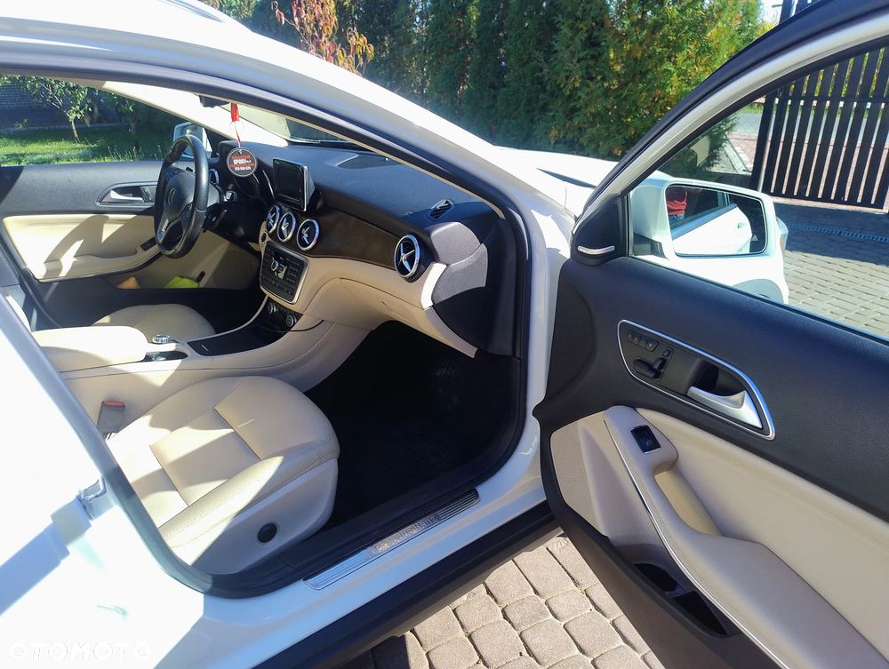 Mercedes-Benz GLA - 13