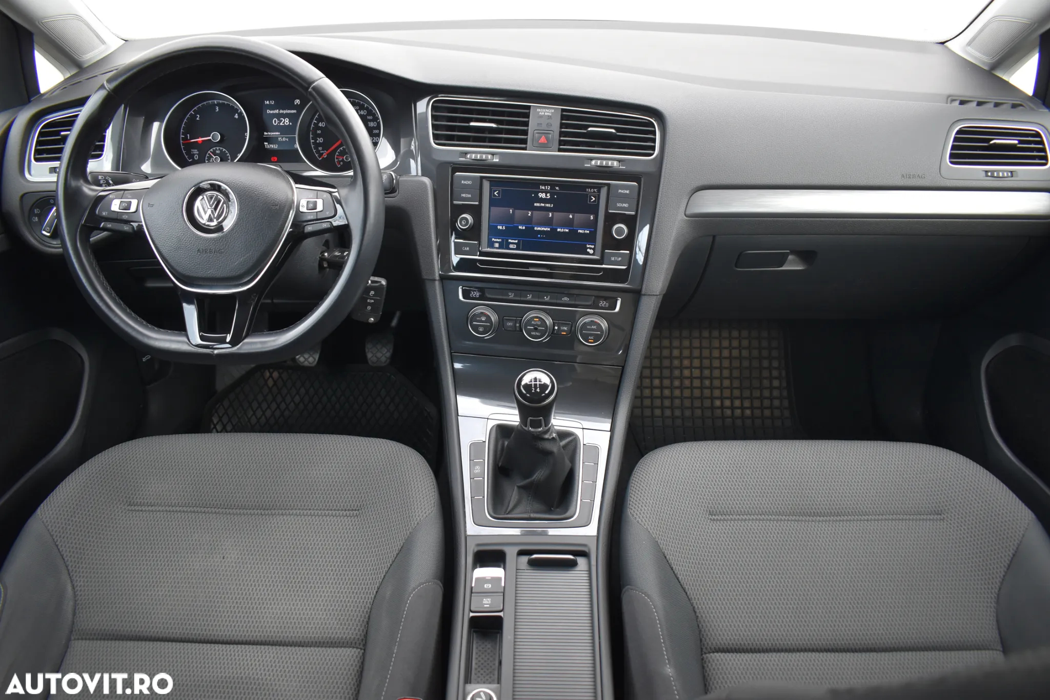 Volkswagen Golf 1.6 TDI Comfortline - 6