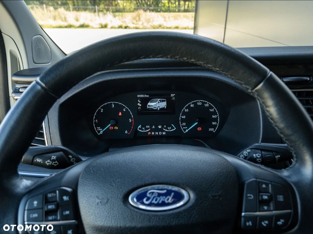 Ford Tourneo Custom - 11