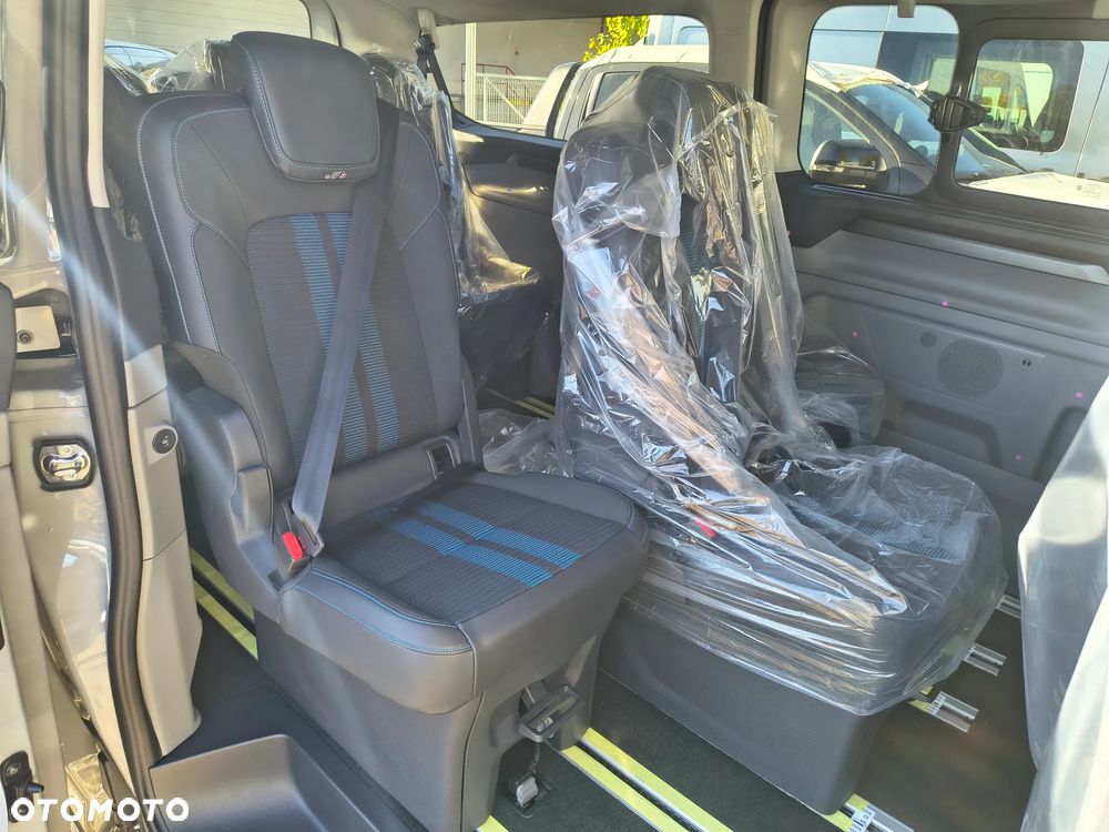 Ford Tourneo Custom - 25