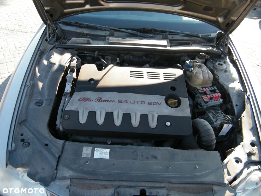 Słupek silnika 841H000 Alfa Romeo 166 2.4 JTD 20V - 1