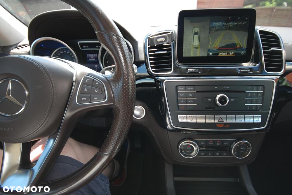 Mercedes-Benz GLS - 22