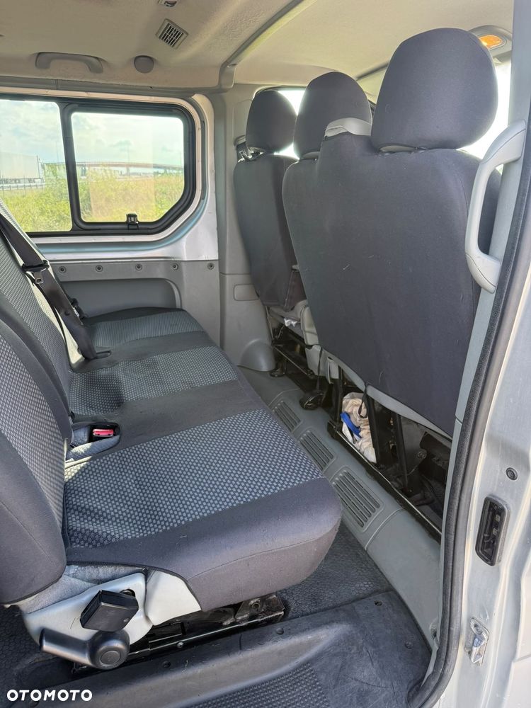 Renault Trafic Passenger - 12