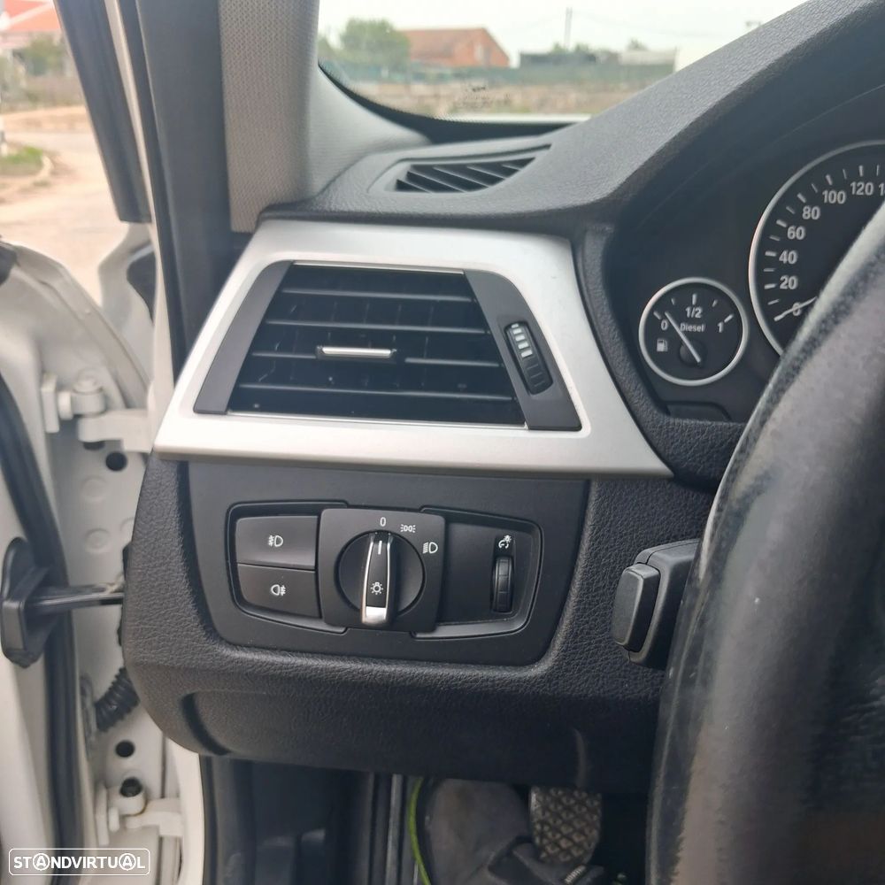 BMW 320 d Sport Line - 17