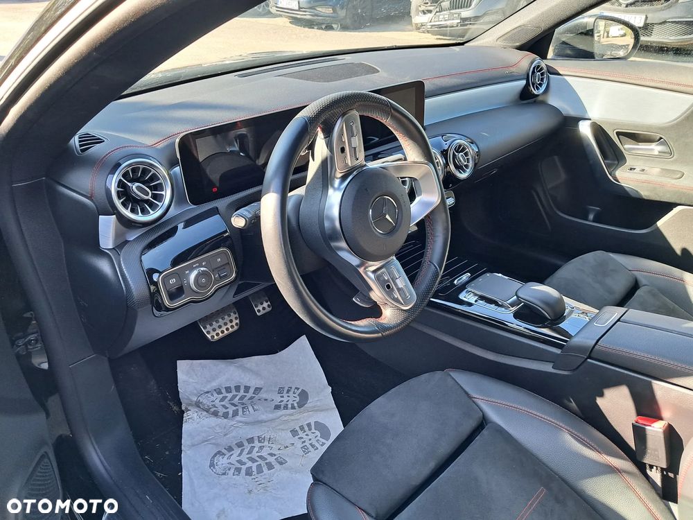 Mercedes-Benz CLA 220 7G-DCT AMG Line - 22