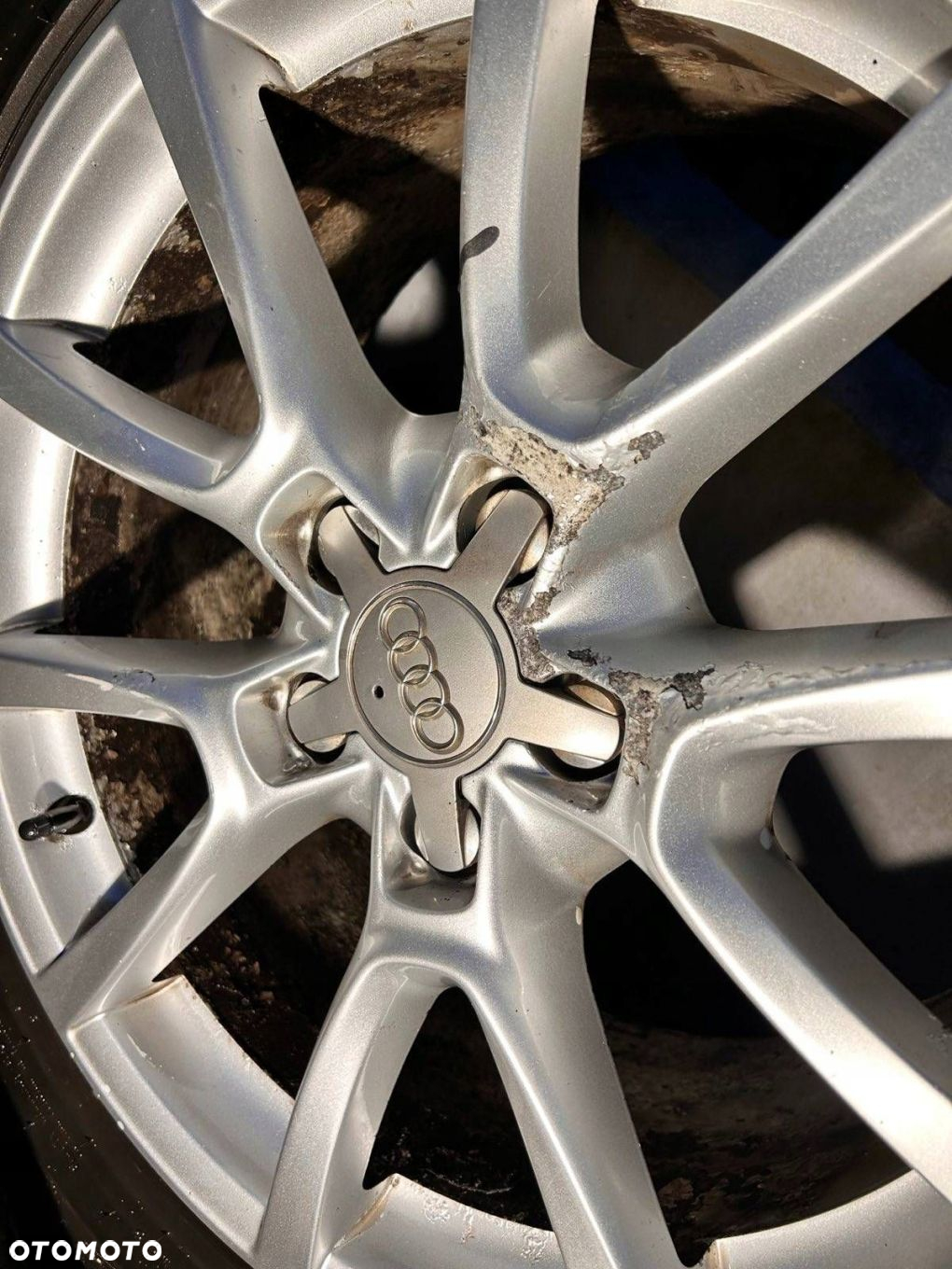 Audi Q5 2011 Komplet 8R0601025C Felgi aluminiowe R18 8J ET39 235/60 lato - 15