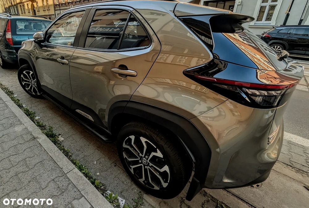 Toyota Yaris Cross Hybrid 1.5 Comfort 4x4 - 6