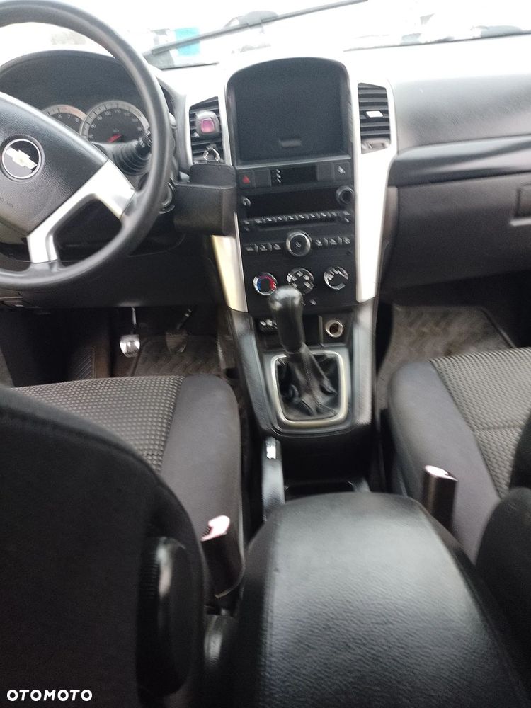 Chevrolet Captiva 2.4 LS 5os - 12