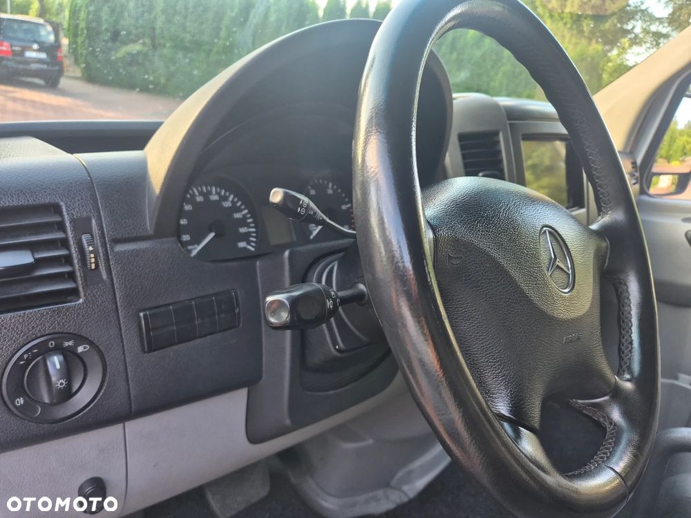 Mercedes-Benz Sprinter - 32