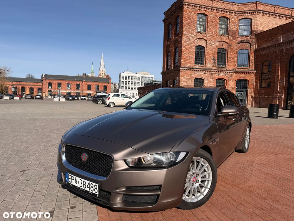Jaguar XE 2.0 D Pure - 6