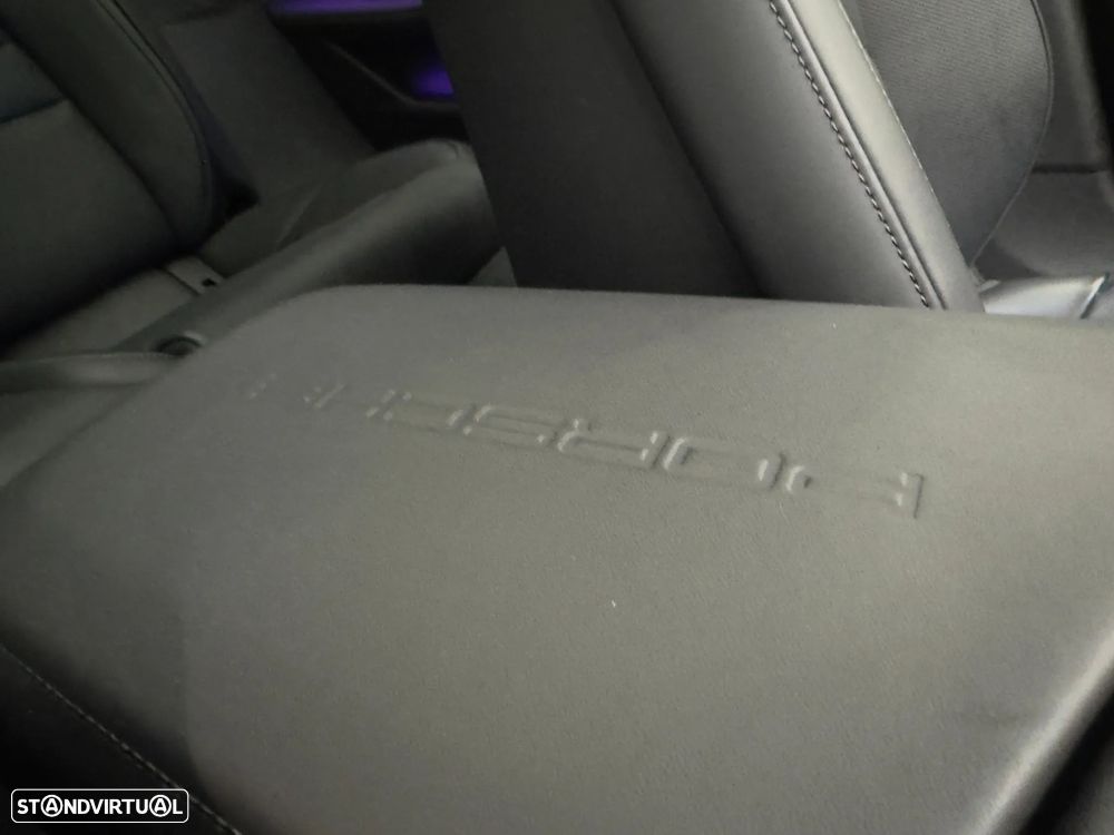 Porsche Taycan Cross Turismo 4 - 31