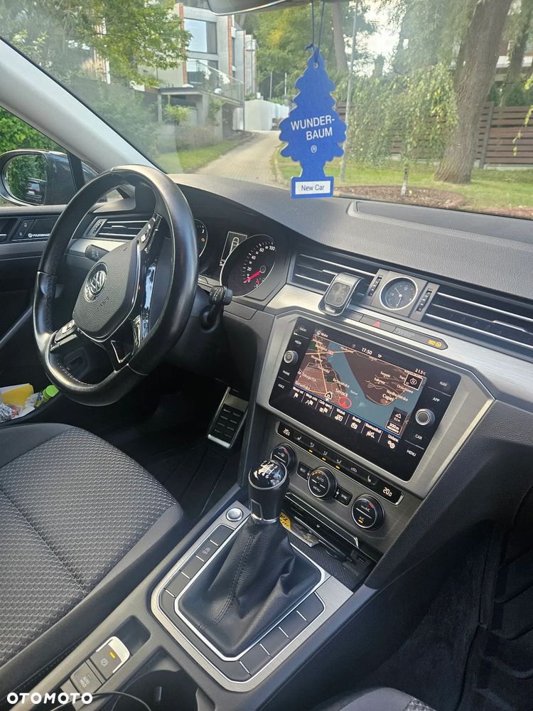 Volkswagen Passat - 21