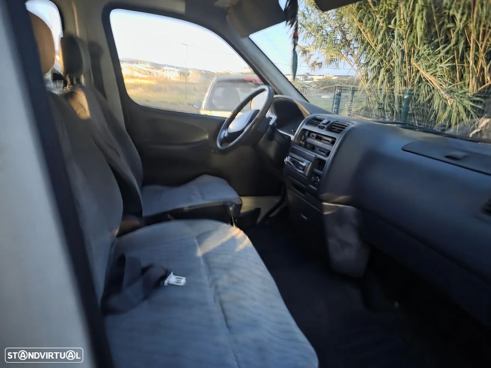 Toyota HiAce 2.4 D LH102L 4 Vidros - 6