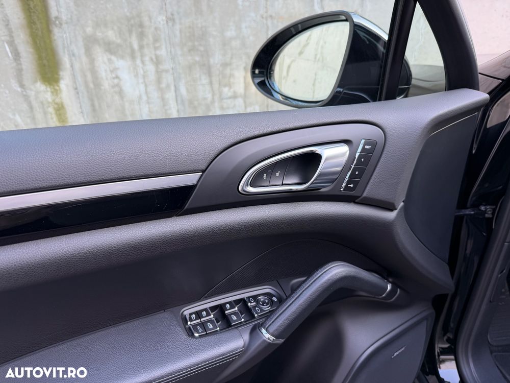 Porsche Cayenne Platinum Edition - 31