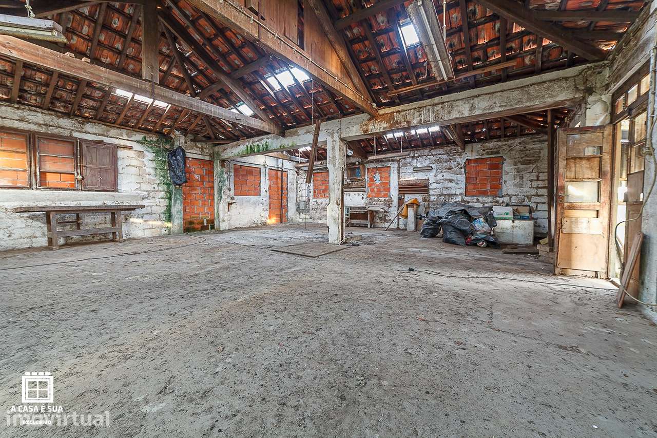 Moradia térrea para restauro em Serzedo - Grande imagem: 2/10