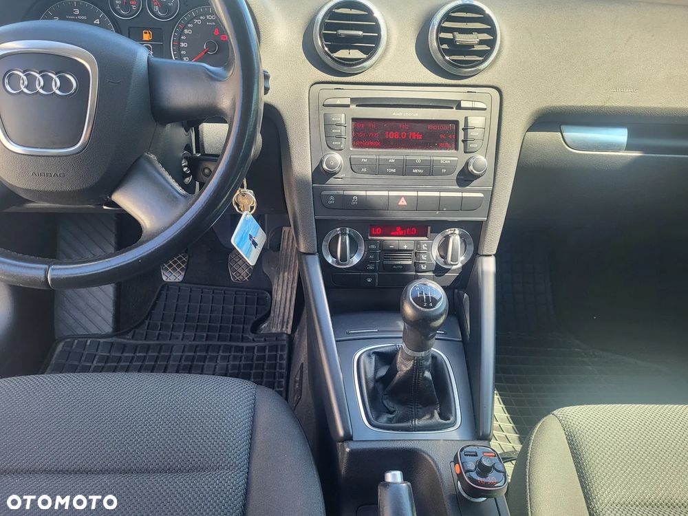 Audi A3 Sportback 1.6 TDI DPF Ambiente - 11