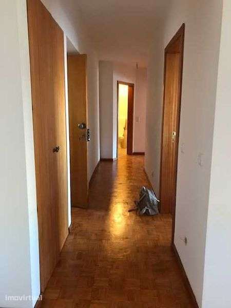 Arrenda- se andar T2 Pragal (Almada) - Grande imagem: 2/10