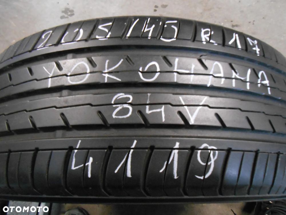 OPONA POJEDYNKA 205/45R17 YOKOHAMA BLUEARTH-ES ES32 DOT 4119 7.6MM - 1