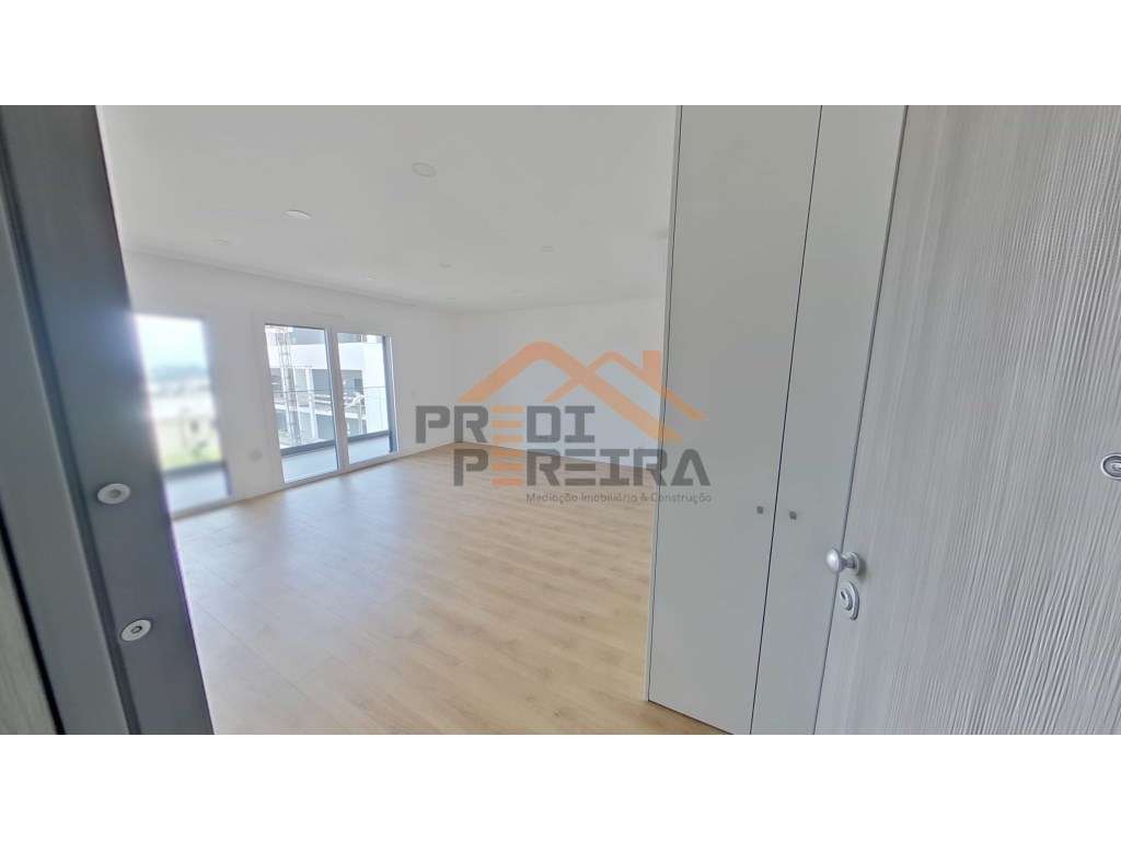 Apartamento T3, localizado em Santo António dos Cavaleiros. - Grande imagem: 2/30