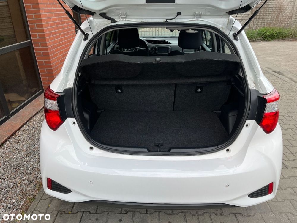 Toyota Yaris Hybrid 100 Business Edition - 25