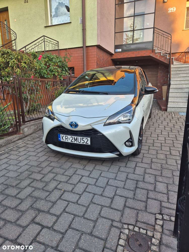 Toyota Yaris Hybrid 100 Selection - 24