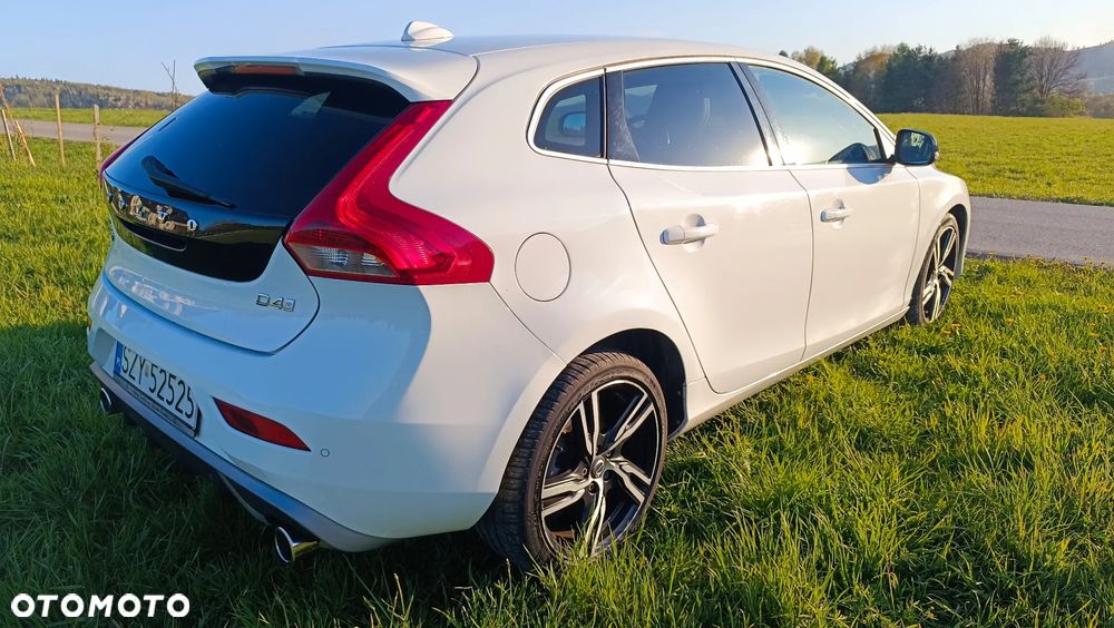 Volvo V40 D4 Geartronic RDesign - 22
