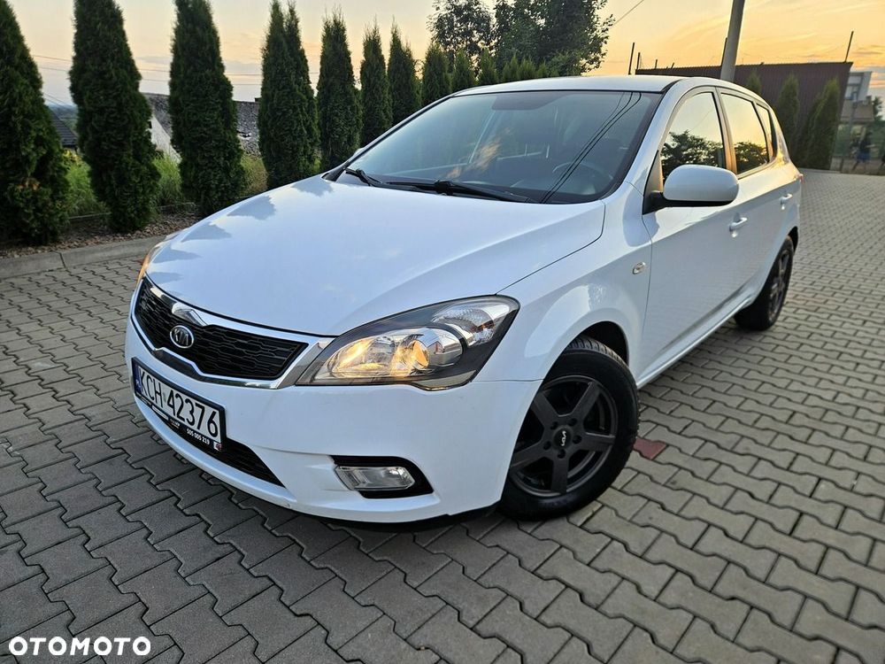 Kia Ceed 1.6 CRDi 90 ISG Spirit - 4