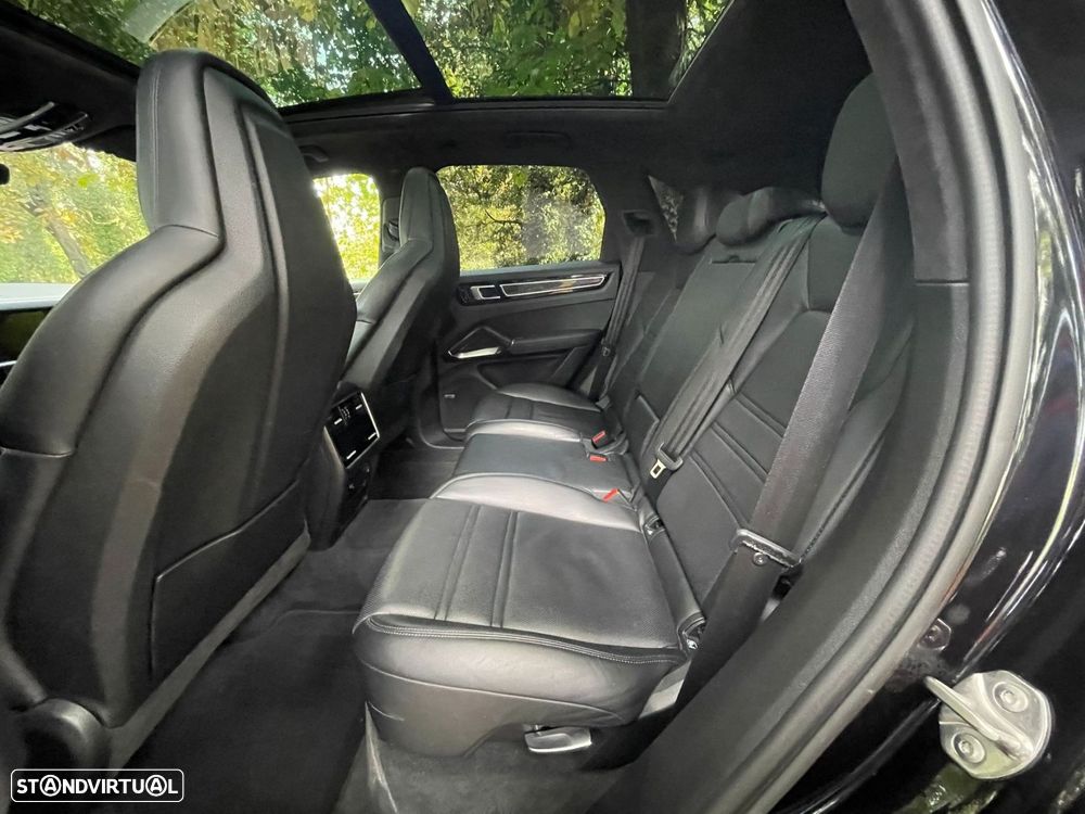 Porsche Cayenne Turbo - 19