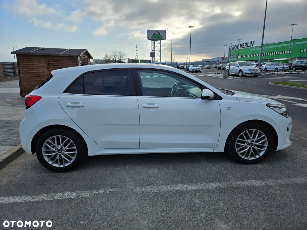 Kia Rio 1.2 L - 8