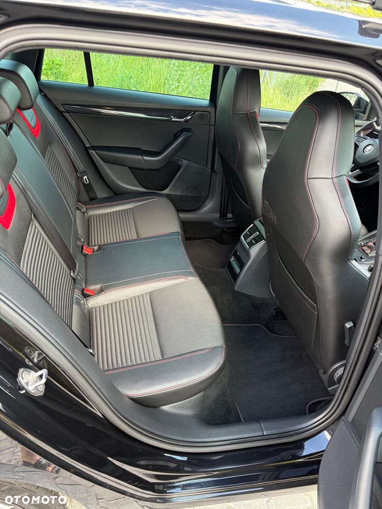 Skoda Octavia 2.0 TDI DSG RS - 34