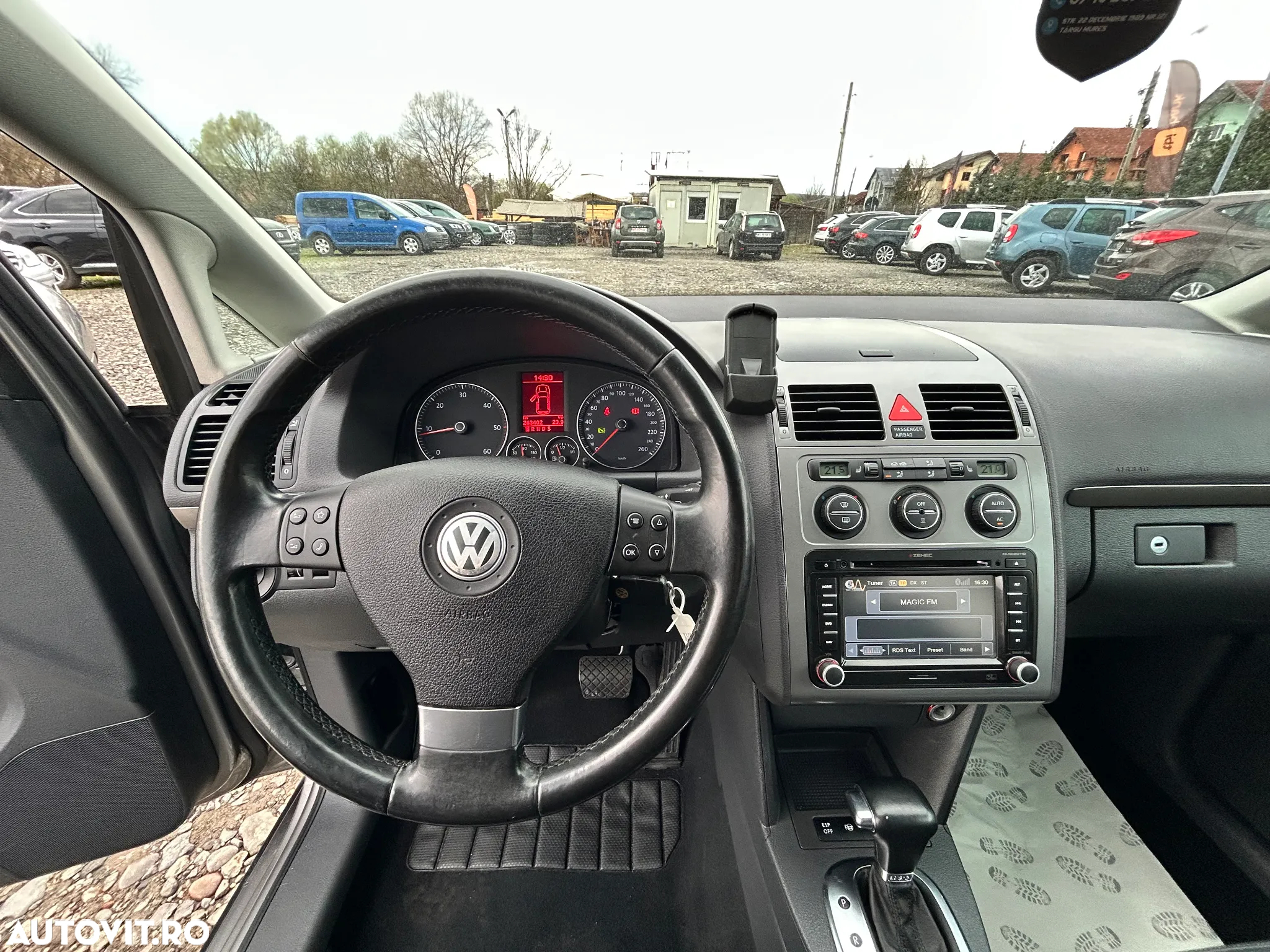 Volkswagen Touran Cross 2.0 TDI DSG - 11