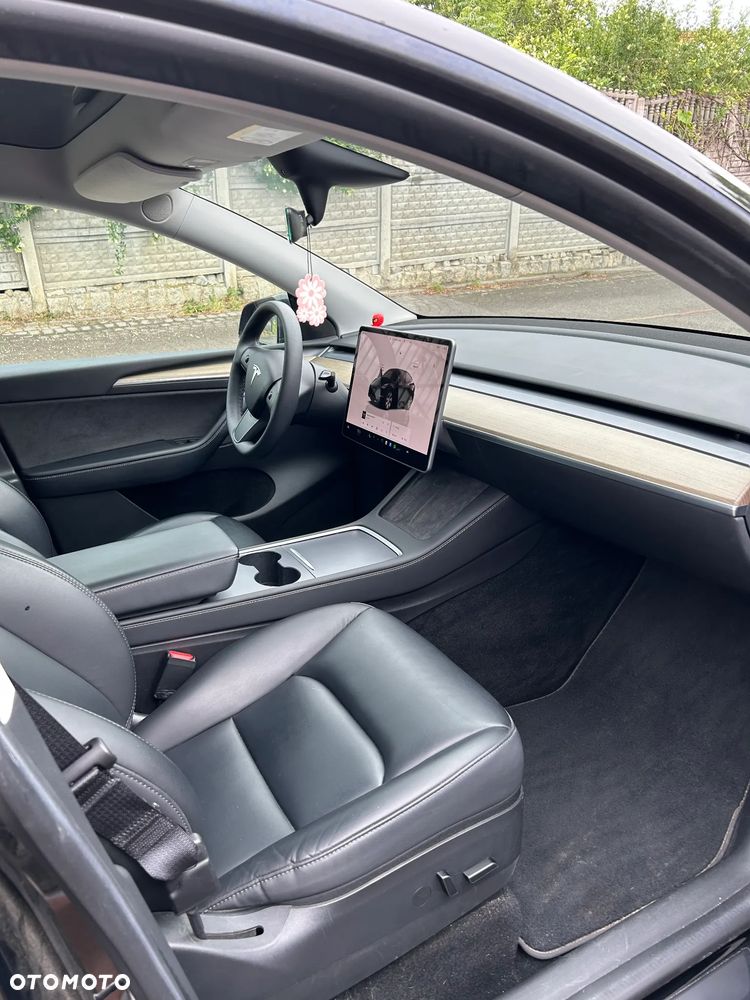 Tesla Model Y - 13