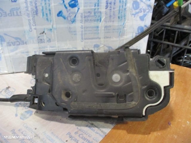 Fecho 5N1837016F SEAT IBIZA 6J 2014 1.2TDI 75CV 3P PRETO F DRT 6 PINOS - 4